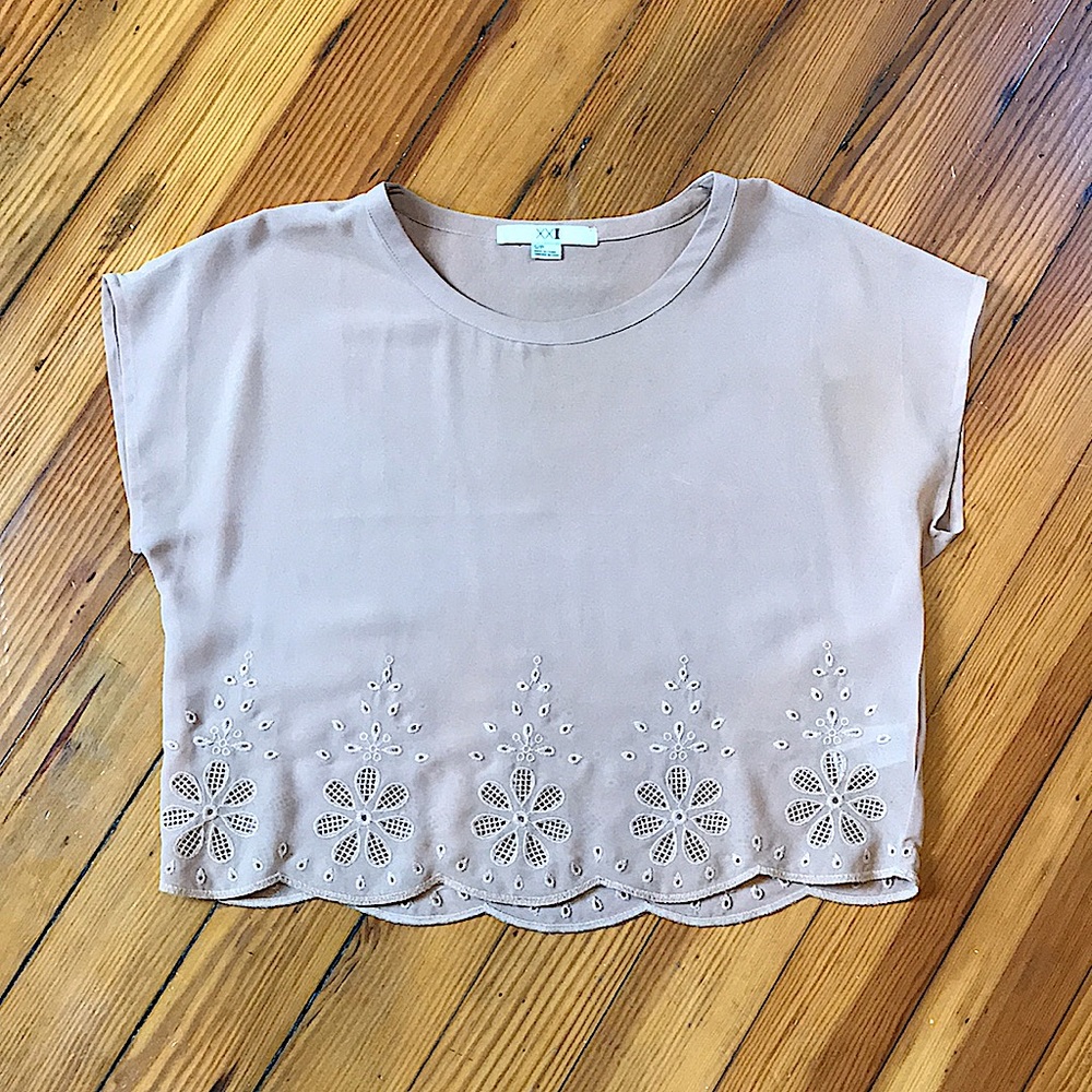 Forever 21 Cute Scalloped Crop Top ✿ - Picture 2 of 7